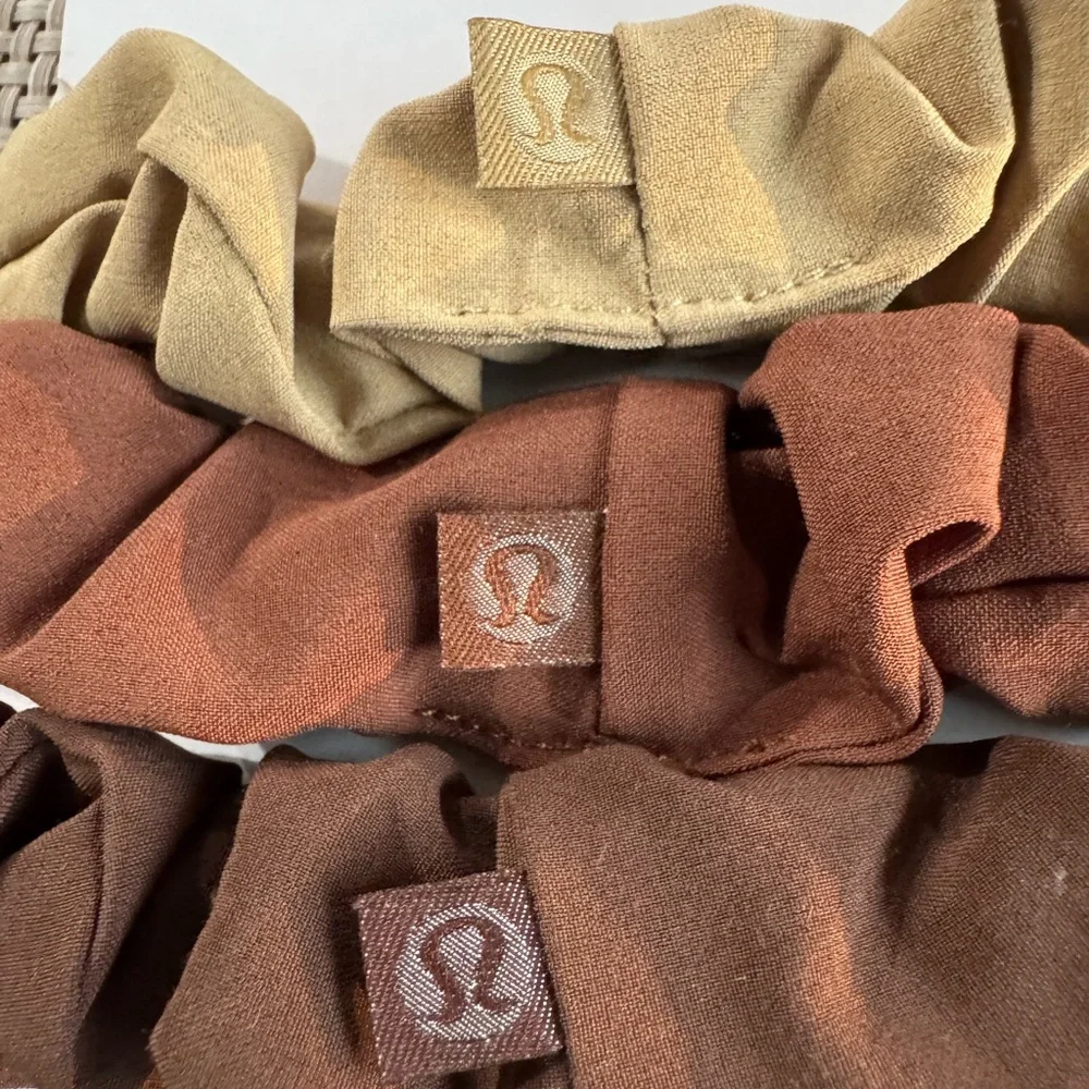 🔴🔴SOLD 🔴🔴Lululemon Uplifting Scrunchies - Picture 2 of 5